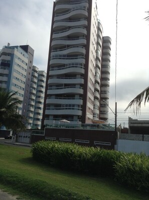 Vista da praia para o predio