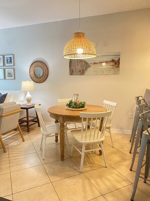 Dining area that seats 4 plus 4 barstools