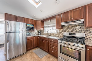 Clean and modern Kitchen