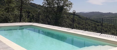 Piscina casa vacanze