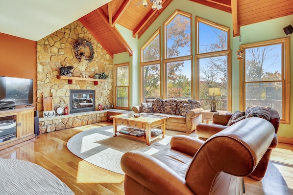 Easy Access to all major tourist attractions in Canaan Valley!
