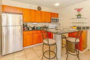 Fully equipped kitchen with full-size appliances perfect for your culinary needs!