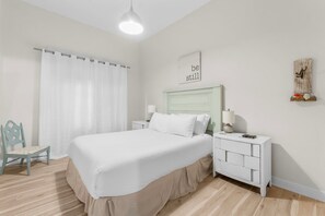 Guest bedroom with queen bed