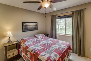 Master Bedroom - Queen Bed - Sleeps 2