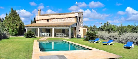 Holidays, swimming pool, sun, privacy