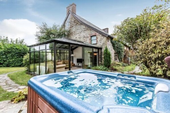 Bain à remous extérieur