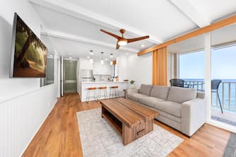 Oceanfront Condo 🌅 Large Wrap-Around Lanai Almost Hanging Over The Ocean! 🐳 Hale Kona Kai 413