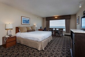 Large King bed in the bedroom, perfect solution after a long day full of adventures!