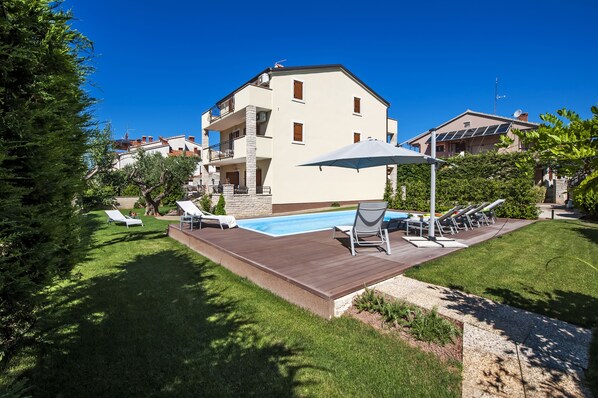 Sun deck