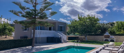 Modern rural villa,Private pool,for Families,Ideal location,Crete