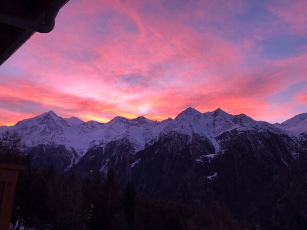 Alpenglühen Blick vom Wohnzimmer