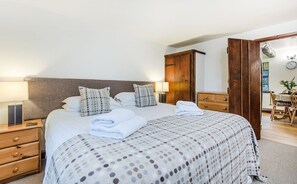 Snowdrop downstairs superking or twin bedroom
