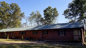 The Shoals Lodge front view