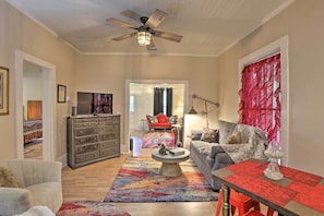 Living Room | Central Air Conditioning/Heat