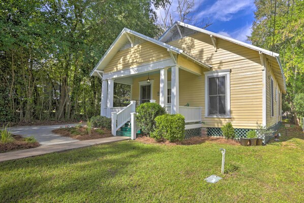 Thomasville Vacation Rental | 2BR | 1.5BA | 1,125 Sq Ft | Steps Required