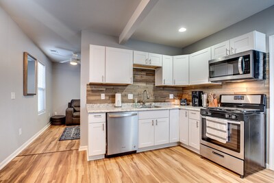 COLUMBUS PARK| COZY & PRIVATE DOWNTOWN APARTMENT