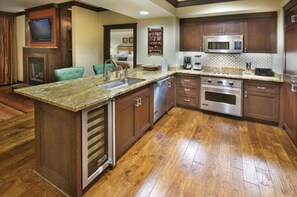 Full Kitchen