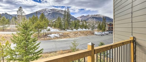 Silverthorne Vacation Rental | 2BR | 2BA | Stairs Required for Entry | 975 Sq Ft