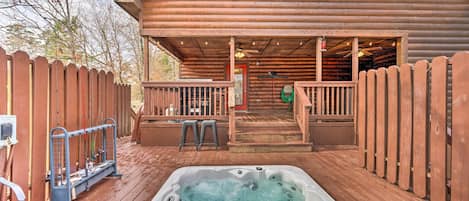 Broken Bow Vacation Rental Cabin | 3BR | 2BA | 1,600 Sq Ft