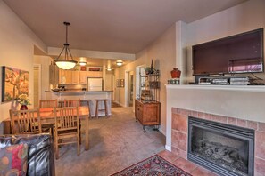 Living Room | Gas Fireplace | Free WiFi