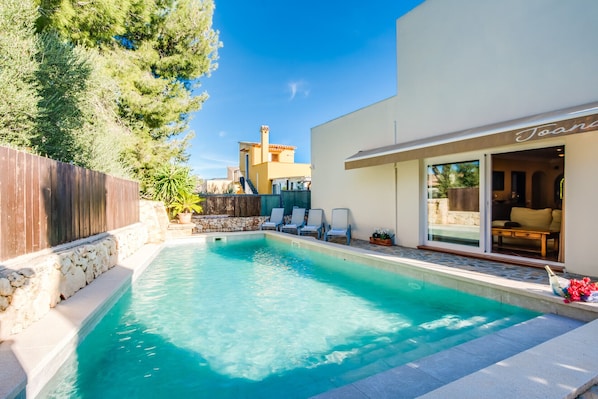 House with swimming pool close to Alcudia.