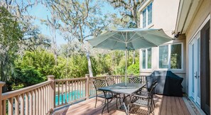 9 Hunt - Back Deck Dining