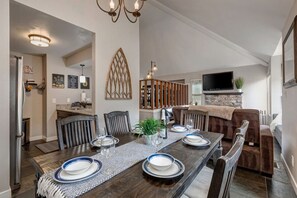 Charming mountain condo located just minutes from Park City Mountain Ski Resort, with easy access to year-round outdoor adventures