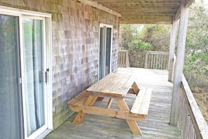 Private Deck with Picnic Table!