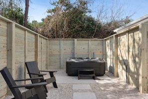 Hot Tub & Seating In Private Fence