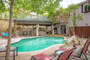 Relaxing swimming pool and hot tub