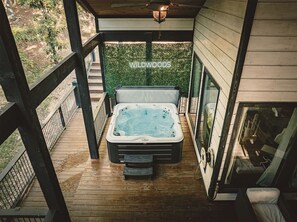 Soak in a 6-person hot tub with breathtaking treetop views. Whether enjoying a sunrise soak or unwinding under the stars, this private spa retreat offers relaxation, seclusion, and the perfect blend of luxury and nature.
