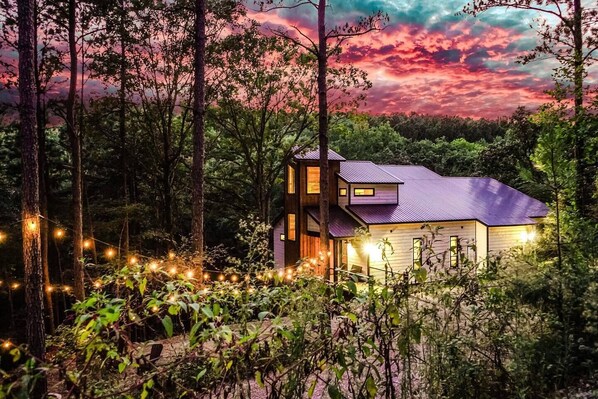 Crunchy leaves. Hot drinks. Warm fireplaces. Your endless supply of comfy socks. Come fall in love with FALL at Wildwoods. Covered by the vibrant, turning leaves, fall is the perfect time to escape the heat of the summer and hammock under the pines.