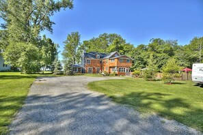 Large driveway with parking for multiple vehicles.