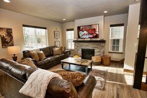 Suite Retreat - Comfy and Bright.