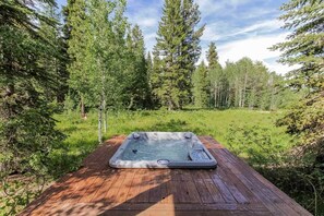 Beautiful private wooded setting to relax while you soak.