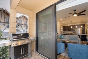 StayWinterPark Arrow 248 private deck with grill
