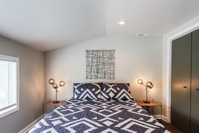 Kansas City 2 Bedroom Apt - Art Filled and Vibrant 