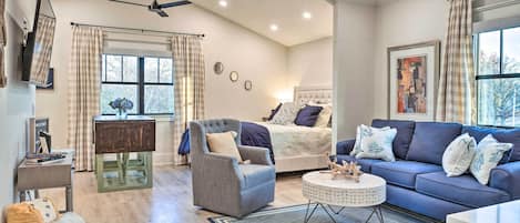 Bentonville Vacation Rental | Studio | 1BA | 550 Sq Ft | 2nd Floor Unit