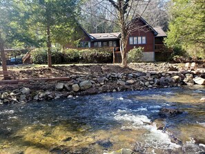 Come enjoy our beautiful setting .