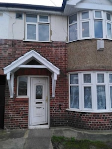 Remarkable 3-Bed House in Hounslow