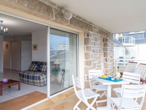 Tabelle, Möbel, Couch, Gebäude, Azurblau, Holz, Interior Design, Stuhl, Wohnzimmer, Flooring