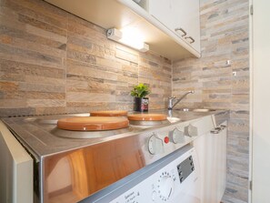 Brown, Countertop, Property, Tap, Cabinetry, Building, Furniture, Plumbing Fixture, Kitchen, Wood