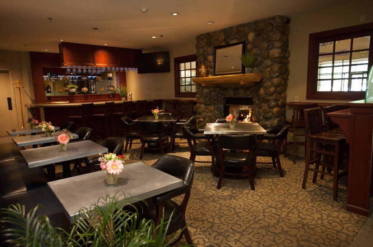 In The Heart of it All! Just steps from the Heavenly Village! Free Breakfast!