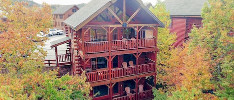 Sevierville Vacation Rental Cabin | 2BR | 3BA