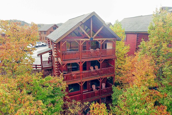 Sevierville Vacation Rental Cabin | 2BR | 3BA