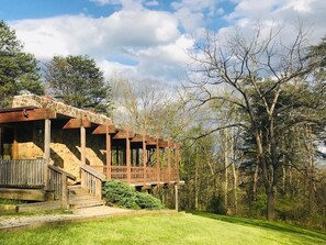 Side view of Geneva Lodge