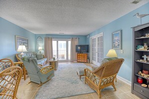 Living Room with Island View Balcony