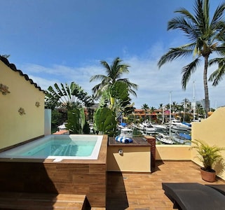 Puerto Iguana-Villa in private Marina