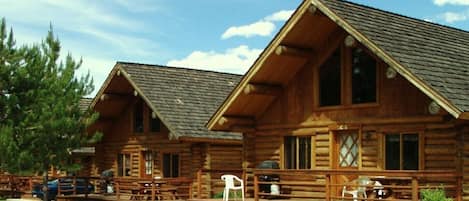 Fairmont Chalets Montana.
Beautiful, relaxing with all the amenities.
