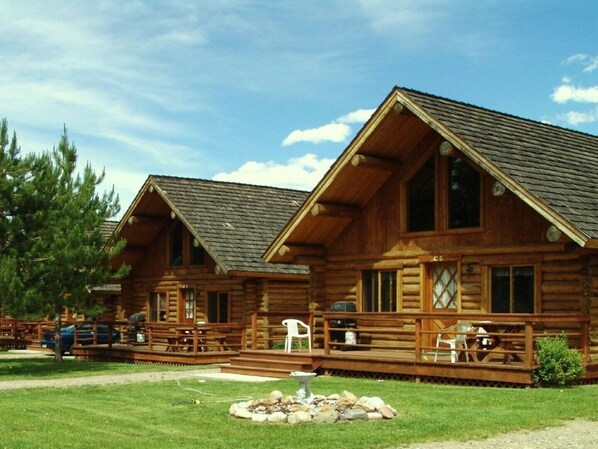 Fairmont Chalets Montana 
Beautiful, relaxing cabins with all the amenities